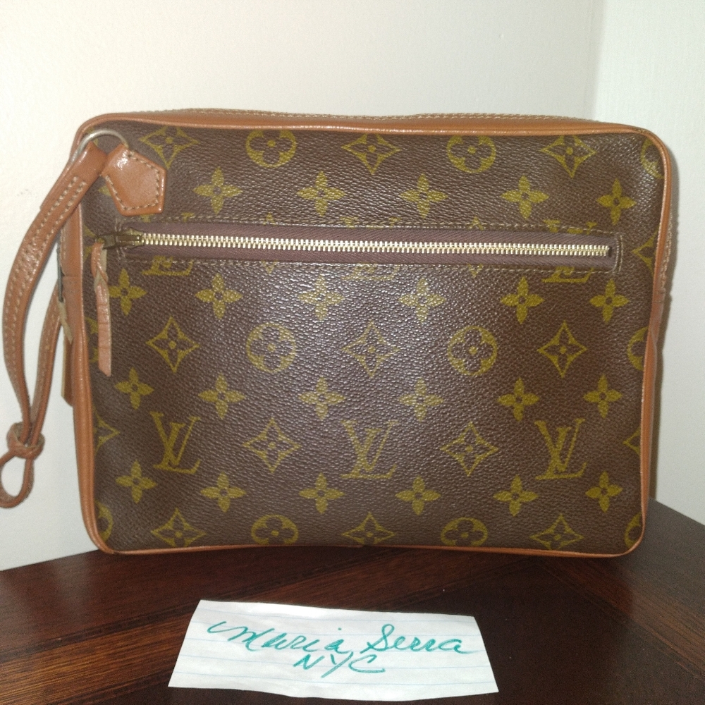 🌼Authentic Louis Vuitton Pouch / Wristlet